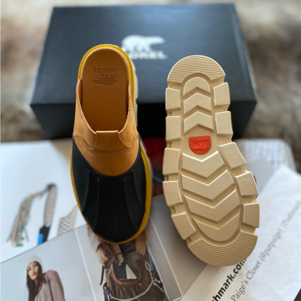 Sorel Two-Tone Black and Tan Mule Clogs with Yellow Trim - Picture 4 of 16